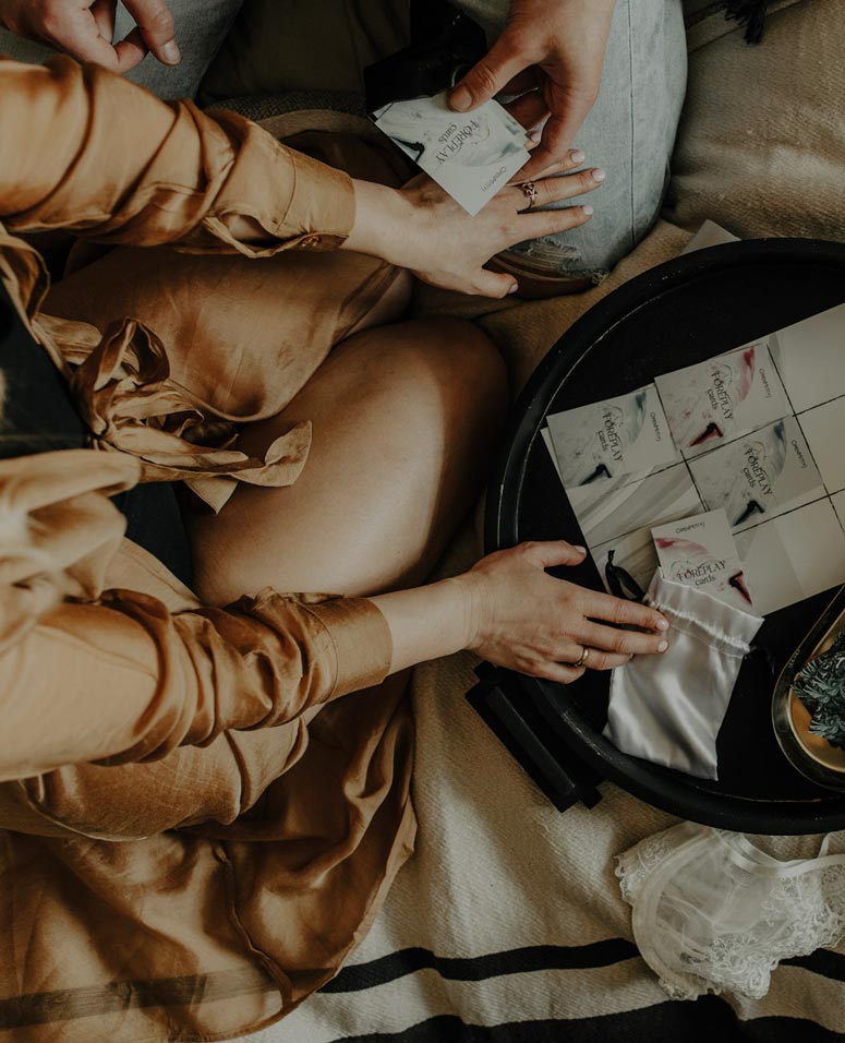 Romantic-bedroom-game-for-couples-OpenMity-romance-cards