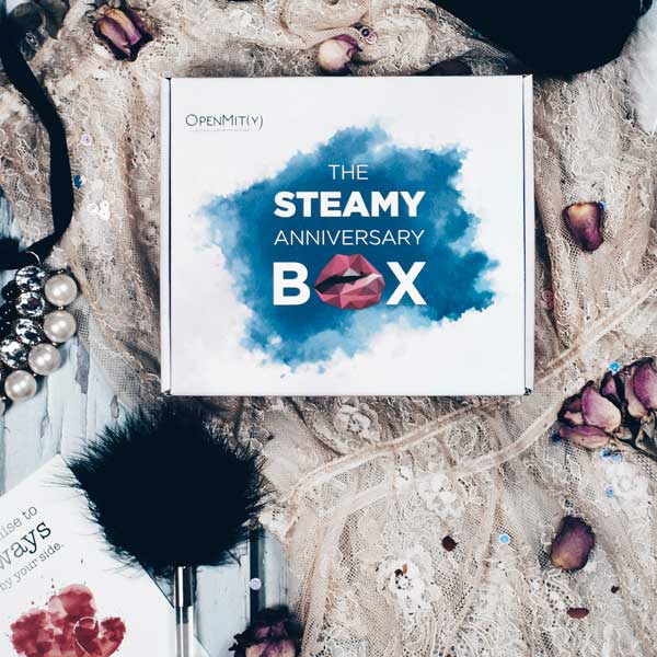 Anniversary-date-night-box-for-couples